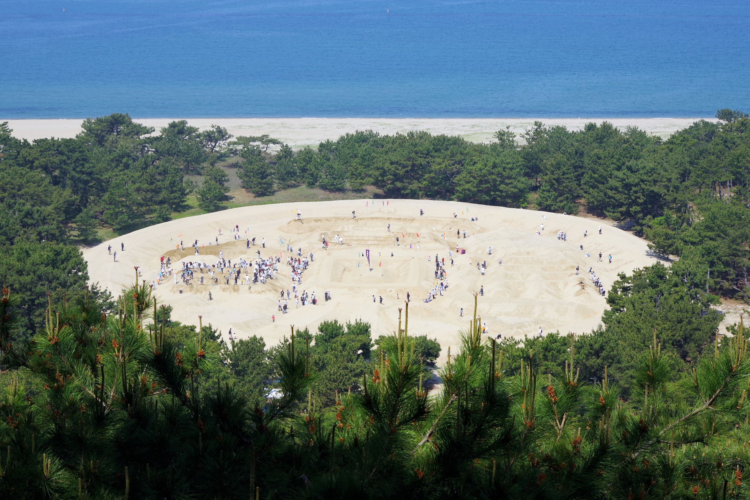 銭形砂絵の化粧直し「砂ざらえ」に参加しよう！【雨天のため中止｜次回